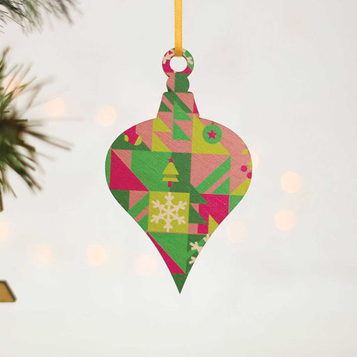 GEOMETRIC PATTERNED HANGING DECORATION WITH PINK AND GREEN SHAPES ON A YELLOW STRIING