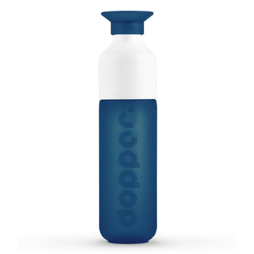 Blue and white water bottle with 'dopper' branding on a white background