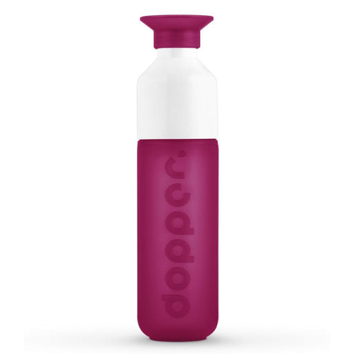 White and pink water bottle with 'dopper' branding on a white background