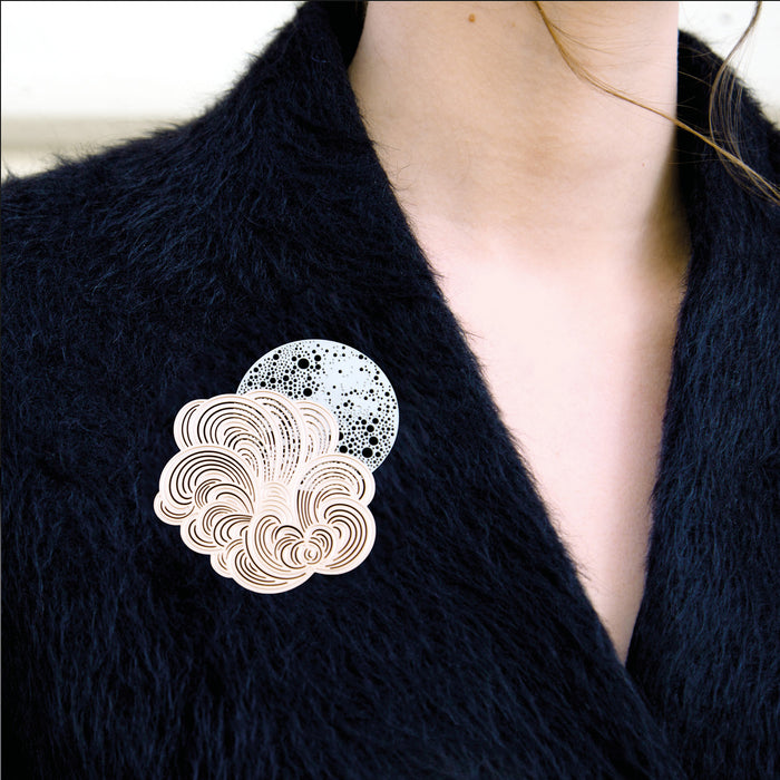 Large Mist Magnetic Brooch