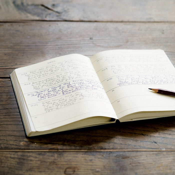 Some Lines a Day - Five Year Memory Book - designist